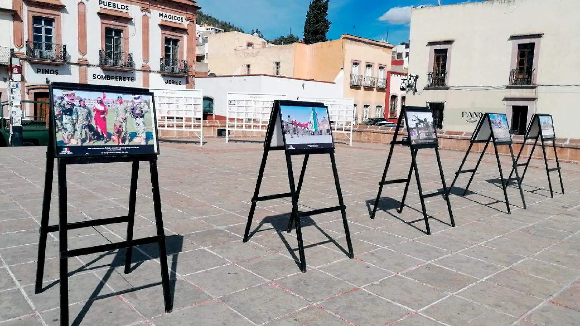 Exposición de fotografías del Ejército Mexicano